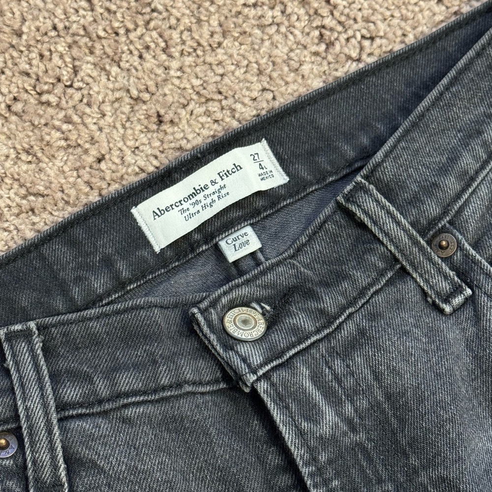 The 90's Straight Ultra High Rise- Curve Love Jeans